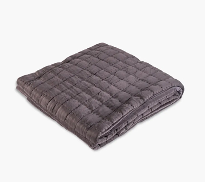 THROWS & BLANKETS